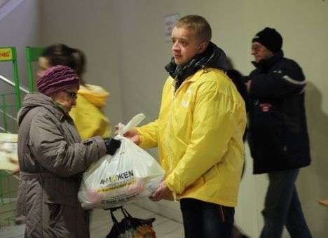 Гуманитарный штаб Ахметова с 1 декабря открывает пункт выдачи проднаборов для жителей Макеевки