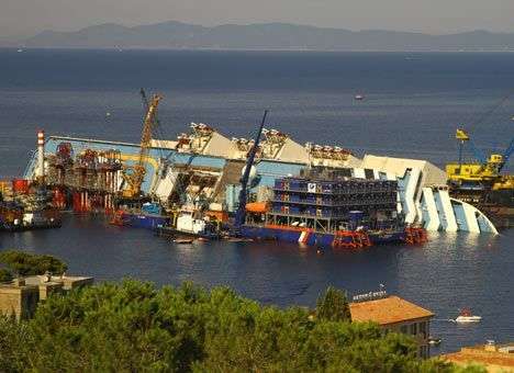 Капитан Costa Concordia рассказал, зачем затопил лайнер