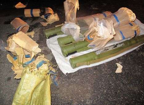 По центру Киева разъезжал автомобиль с противотанковыми гранатометами (ФОТО)