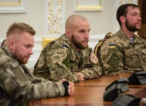 Донецкие «киборги» приехали к Порошенко (ФОТО)