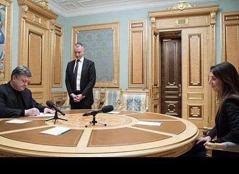 Порошенко дал украинское гражданство будущей заместительнице Авакова (ФОТО)