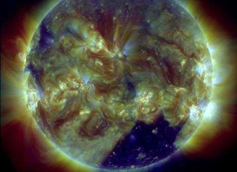 NASA обнаружила на Солнце огромную корональную дыру (ВИДЕО)