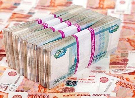 Евро в России взлетело выше 92 рублей, доллар - 74