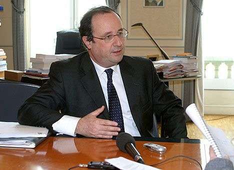 Олланд подумает над ослаблением санкций против РФ