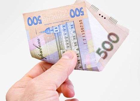 НБУ поднял курс доллара