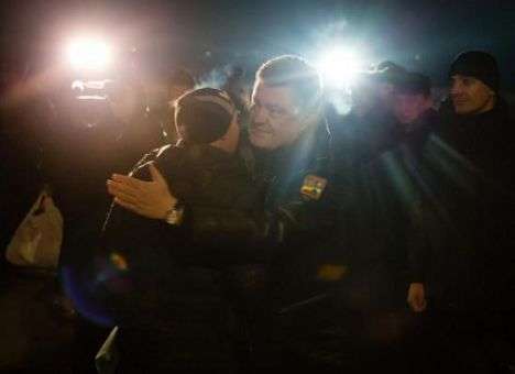 Порошенко встретил освобожденных из плена бойцов АТО (ФОТО, ВИДЕО)