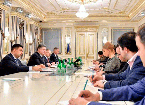 Порошенко потребовал «сделать все для успешного утверждения бюджета-2015» (ФОТО)