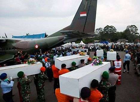 Найдены новые тела жертв крушения AirAsia