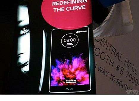LG презентует новый смартфон G Flex 2 на выставке CES 2015