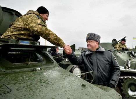 Президент передал военным боевые «Гвоздики» и «Пионы» (ФОТО)