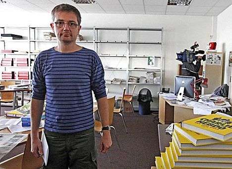 Художник, спровоцировавший расстрел в центре Парижа, находится при смерти (ФОТО)