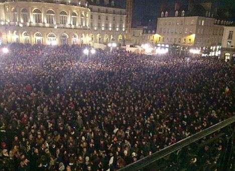 Во Франции из-за атаки на редакцию вспыхнули манифестации