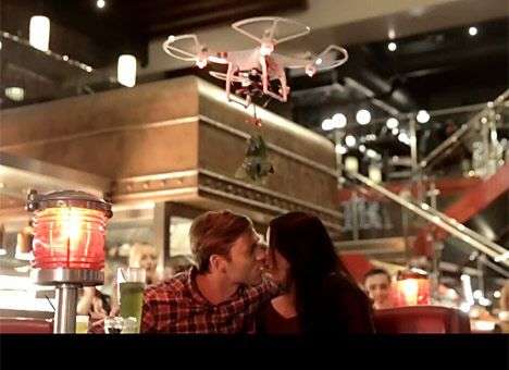 В Британии начали использовать дроны для поцелуев (ВИДЕО)