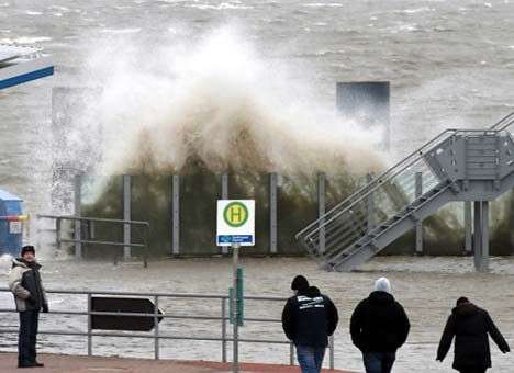 Ураган обрушился на Польшу, десятки пострадавших