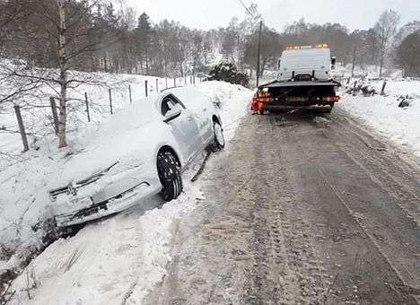 На Британию обрушился сильнейший снегопад (ВИДЕО)