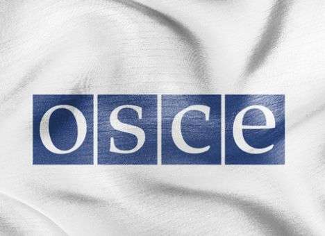 Сотрудников ОБСЕ встретили в донецком аэропорту взрывами