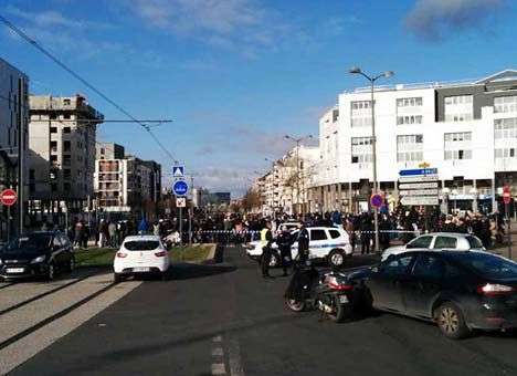 В Париже на почте захватили заложников - СМИ