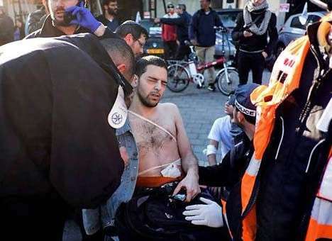 Вооруженный мужчина подрезал пассажиров автобуса в Тель-Авиве (ФОТО)