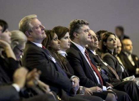 Порошенко в Давосе сообщил о своем срочном отъезде