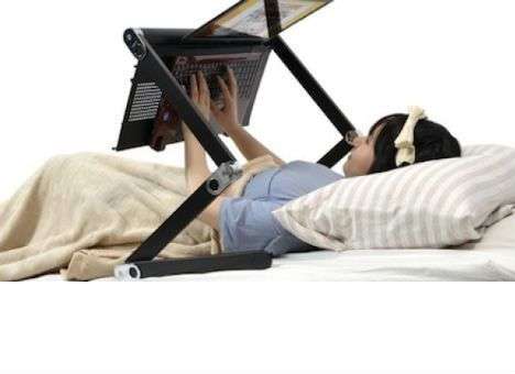 Японцы разработали компьютерный стол для работы лёжа