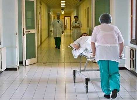 Количество раненых в результате обстрела Мариуполя превысило сто человек