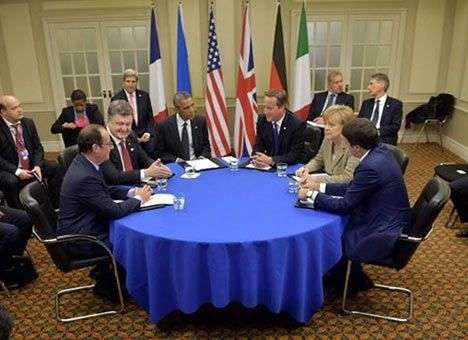 Порошенко, Меркель и Олланд обсудили проведение встречи контактной группы