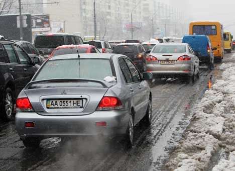 Движение автотранспорта в Киеве парализовала масштабная пробка