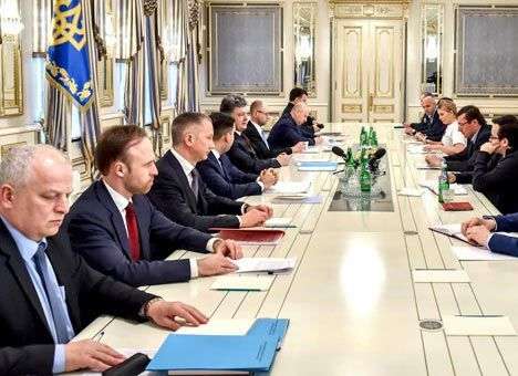 Порошенко рассказал об итогах заседания СНБО (ФОТО)