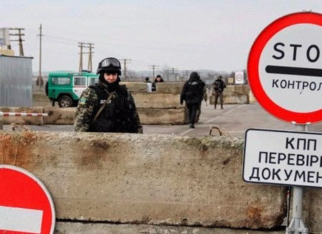 Пропускной режим в зоне АТО работает вне правового поля, - юристы
