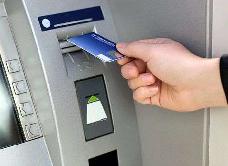 Сотрудникам Госслужбы по чрезвычайным ситуациям разрешили самим выбирать банк для получения зарплаты