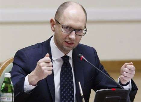 Яценюк назвал содержание переселенцев в Запорожье слишком дорогим