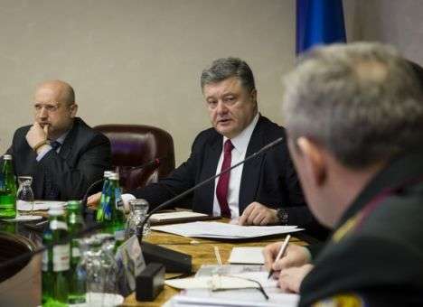 Порошенко обсудил с силовиками ситуацию в зоне АТО (ФОТО)