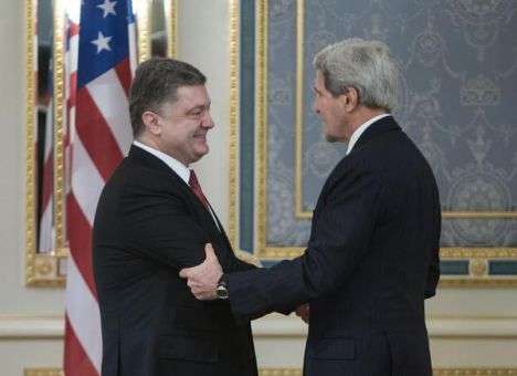 Мы работаем над мирным решением конфликта в Донбассе - Порошенко