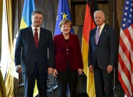Порошенко обсудил с Меркель и Байденом новые мирные инициативы по Украине