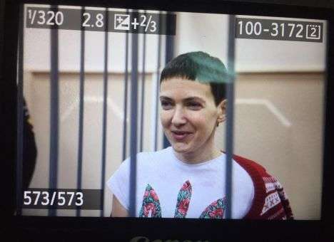 В Москве проходит суд над Савченко, летчица находится в зале