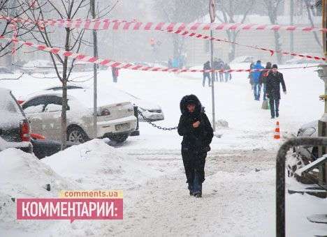 В Киеве с крыши многоэтажки на ребенка упал кусок льда