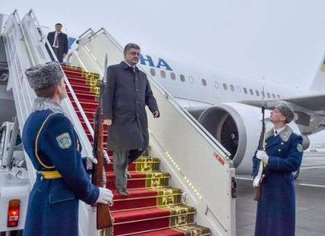 Порошенко после 16-часовых переговоров в Минске прибыл в Брюссель
