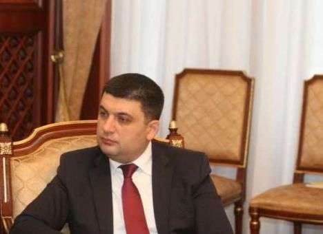 Украина продолжит курс на укрепление обороноспособности - Гройсман