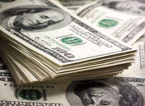 Курс доллара в России опустился ниже 63 рублей