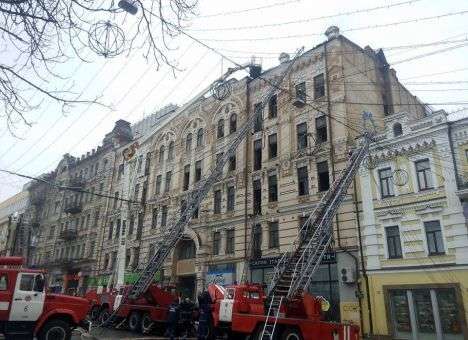 Пожар в центре Киева тушат 115 спасателей (ФОТО)