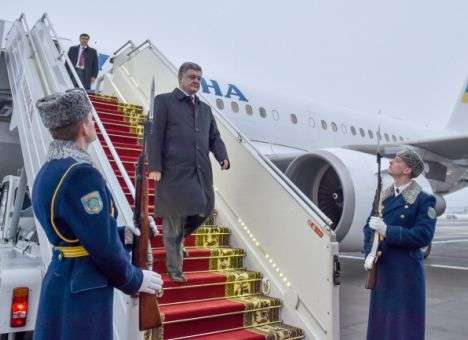 Порошенко летит в ОАЭ, чтобы увидеть самое современное оружие