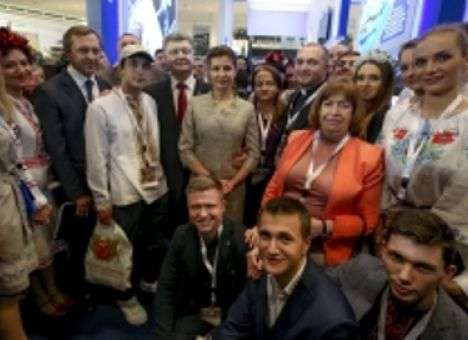 В Эмиратах Порошенко встретился с украинской диаспорой
