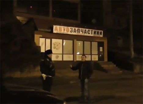 В Киеве пьяный судья угрожал сотруднику ГАИ расстрелом (ВИДЕО)