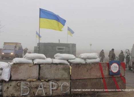 Украина разрывает соглашение с РФ о малом приграничном движении, - Яценюк