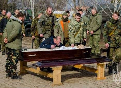 Силам АТО передали 50 тел бойцов, погибших в Дебальцево