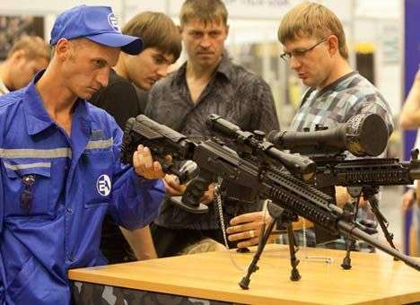 Стало известно, кто помог одеть и вооружить украинскую армию