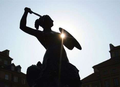 Польша «интенсивно» думает над бесплатными поставками оружия Украине