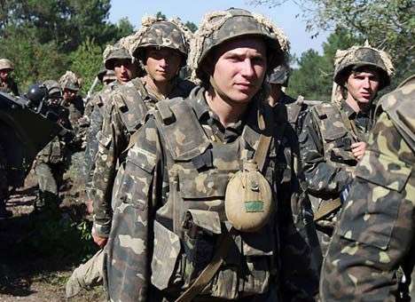 В Украине продлен срок службы военных в случае наступления особого периода