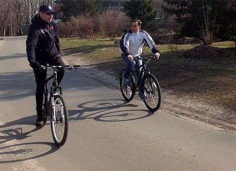 Кличко выехал на велосипеде в поисках мусора