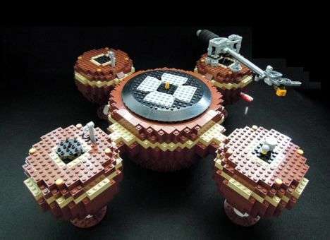 Фанат LEGO из конструктора создал виниловый проигрыватель (ФОТО, ВИДЕО)